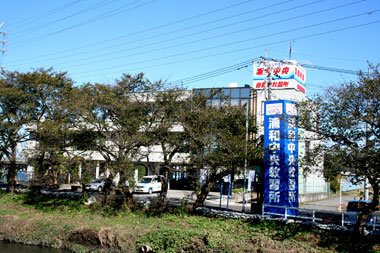 看板が新しくなった教習所